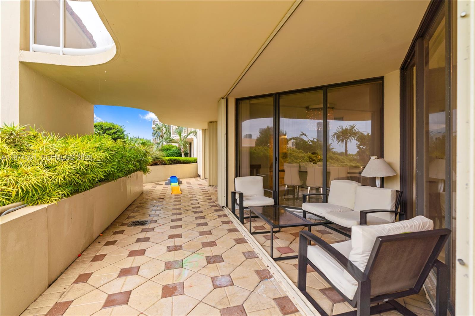 20191 E Country Club Dr # 407