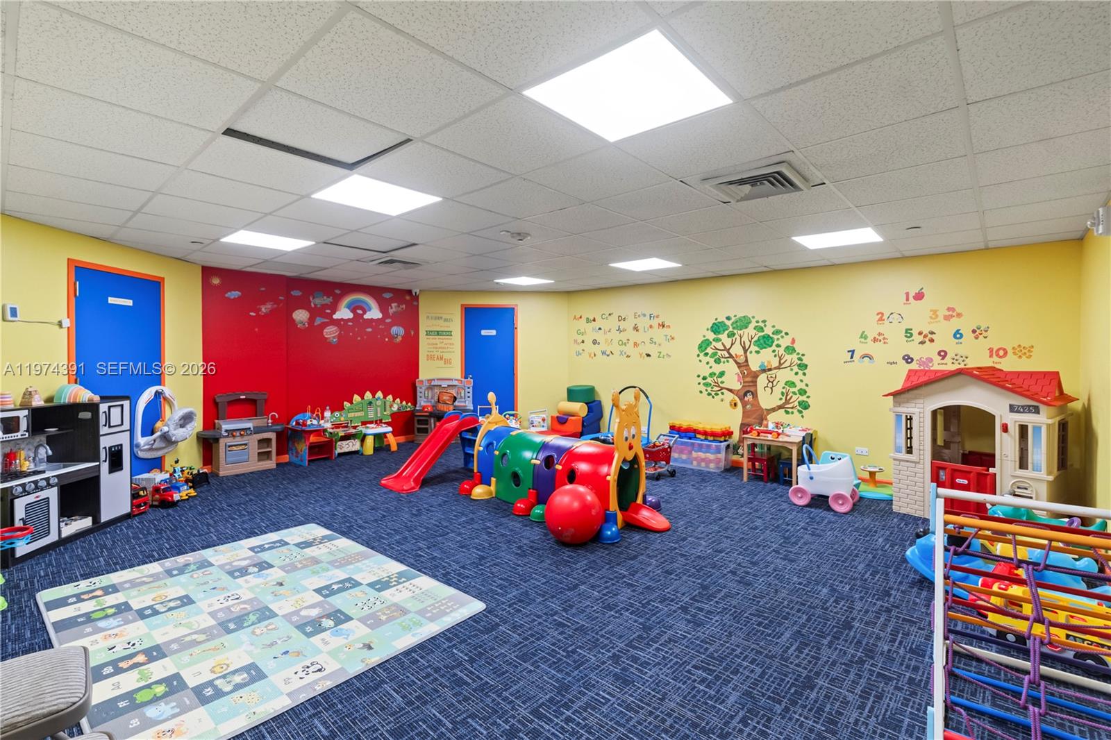 20191 E Country Club Dr # 407