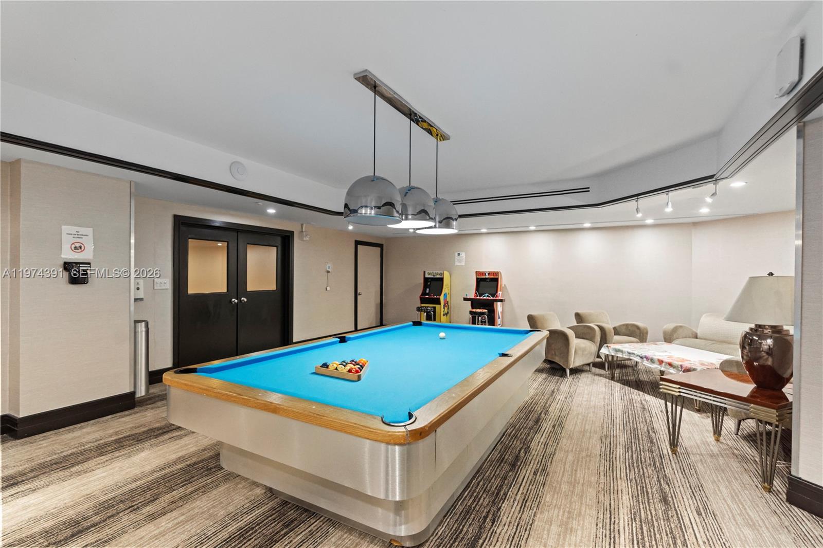 20191 E Country Club Dr # 407