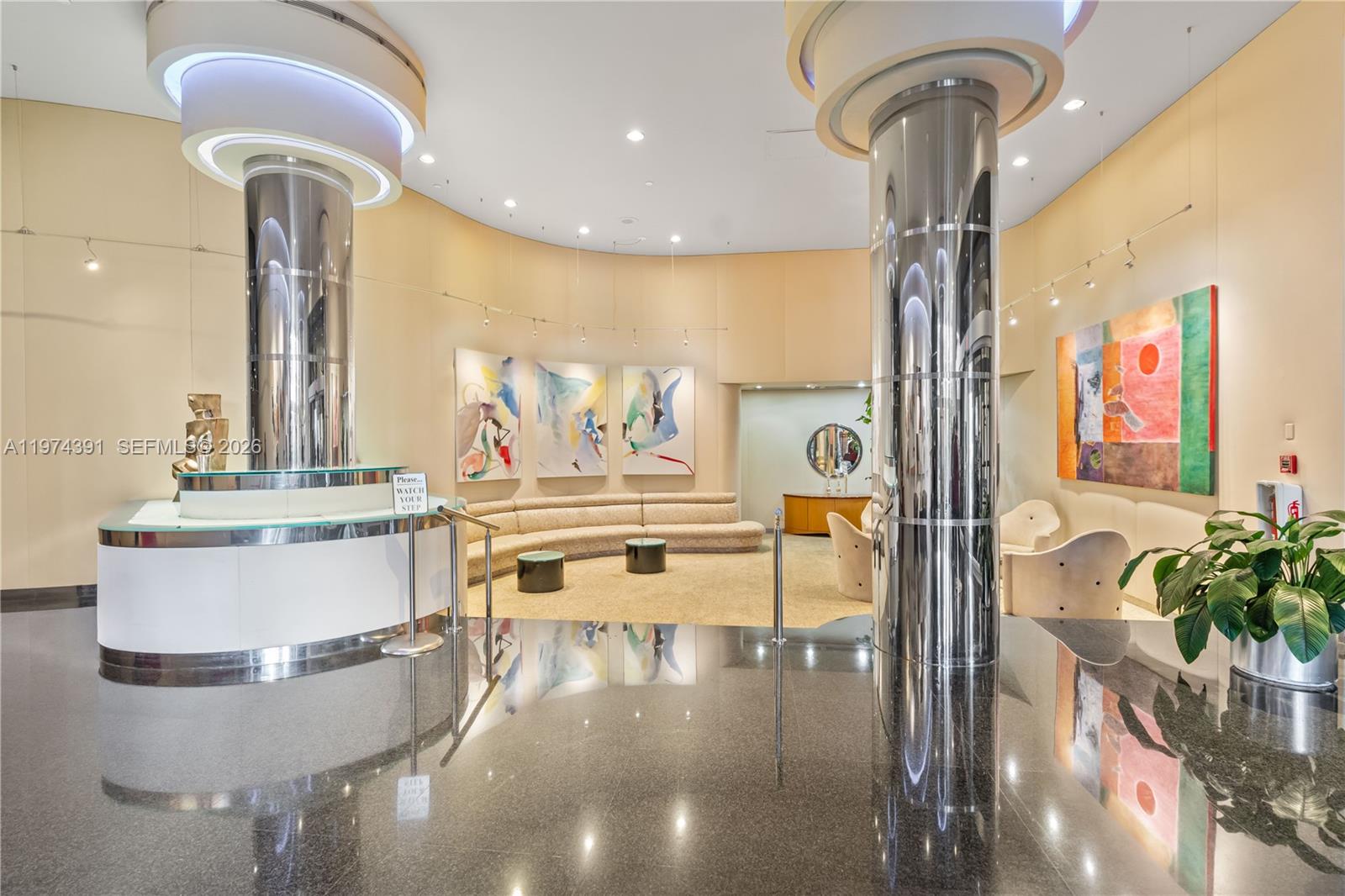 20191 E Country Club Dr # 407