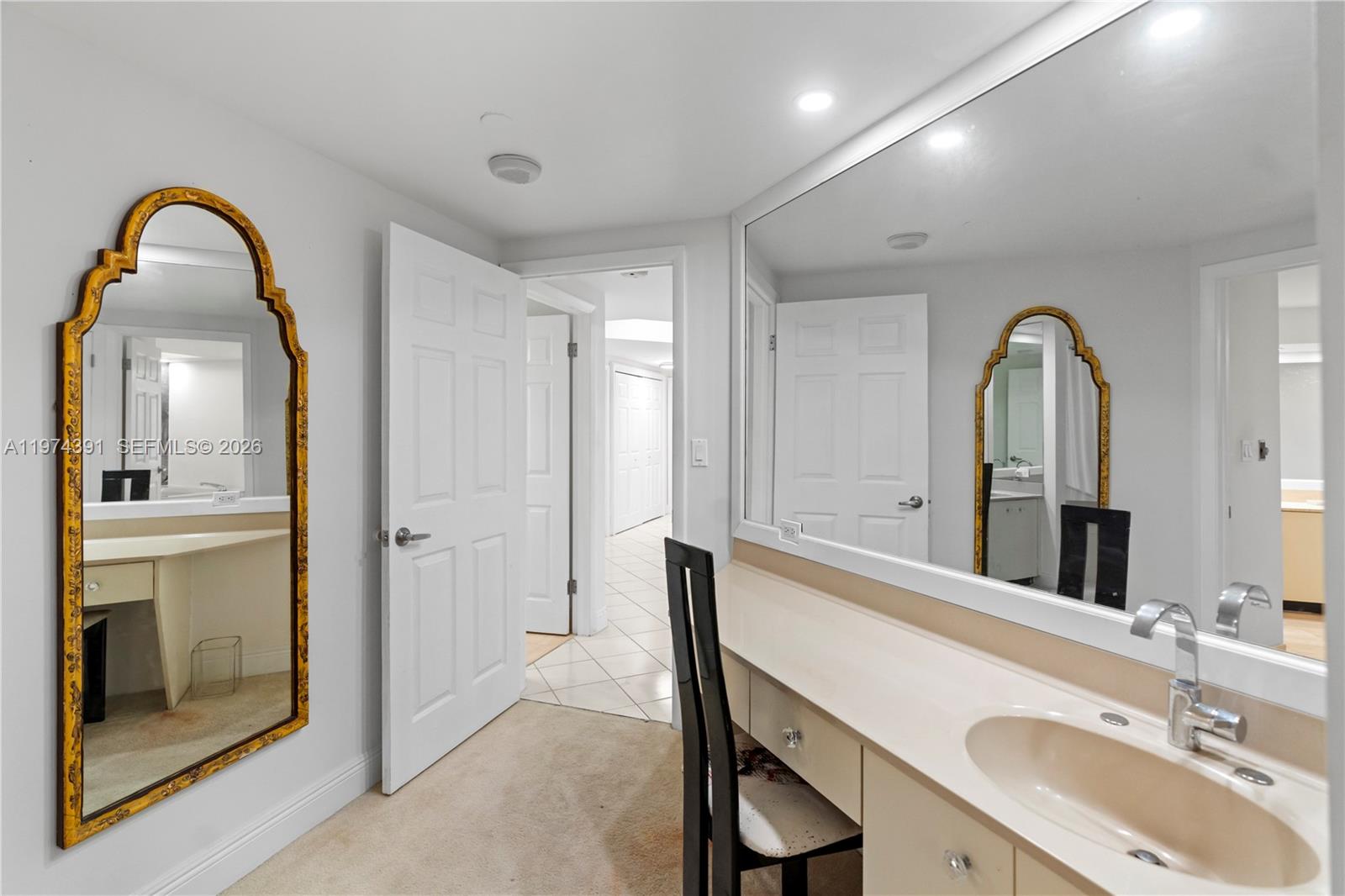 20191 E Country Club Dr # 407