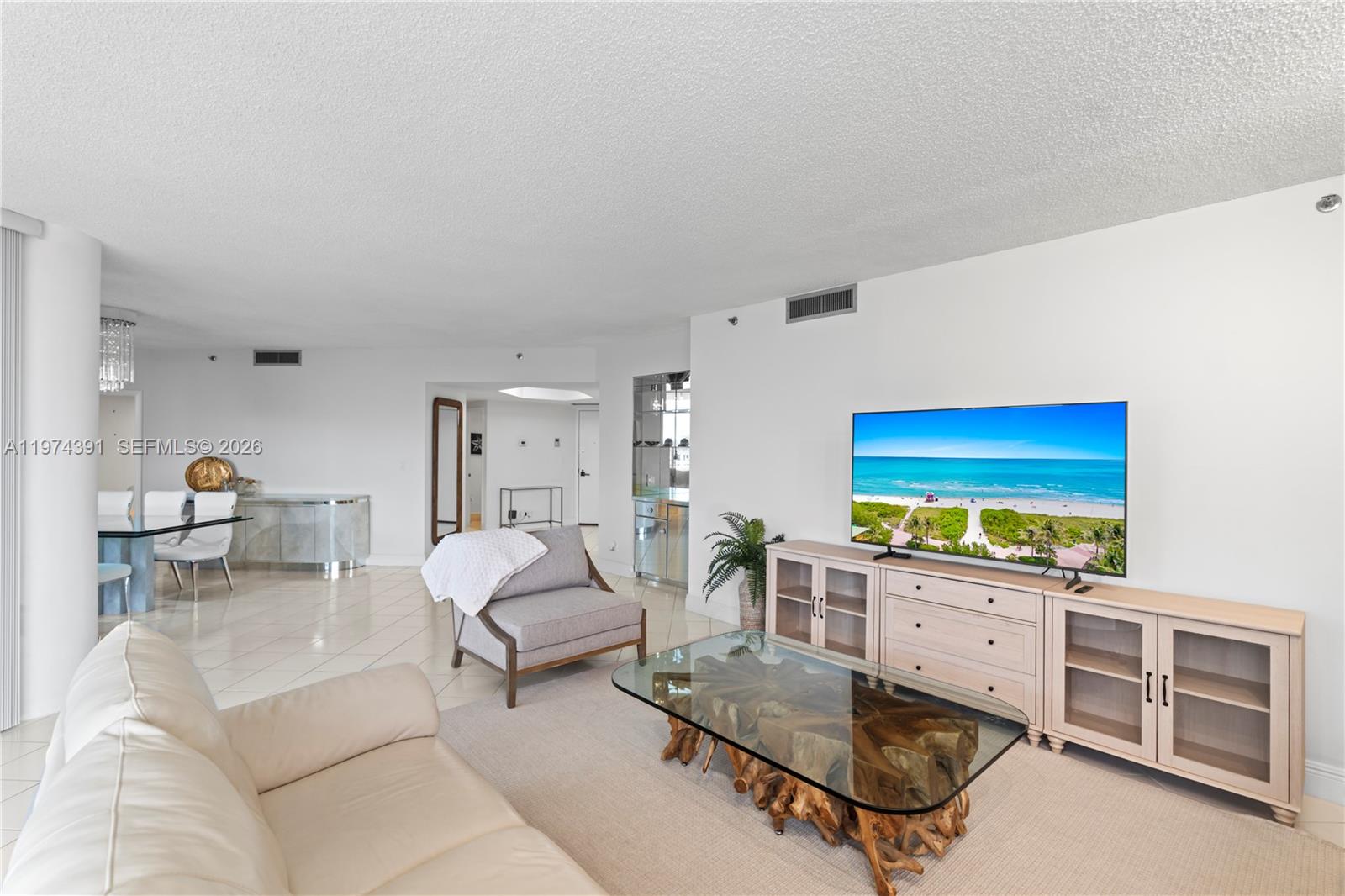 20191 E Country Club Dr # 407