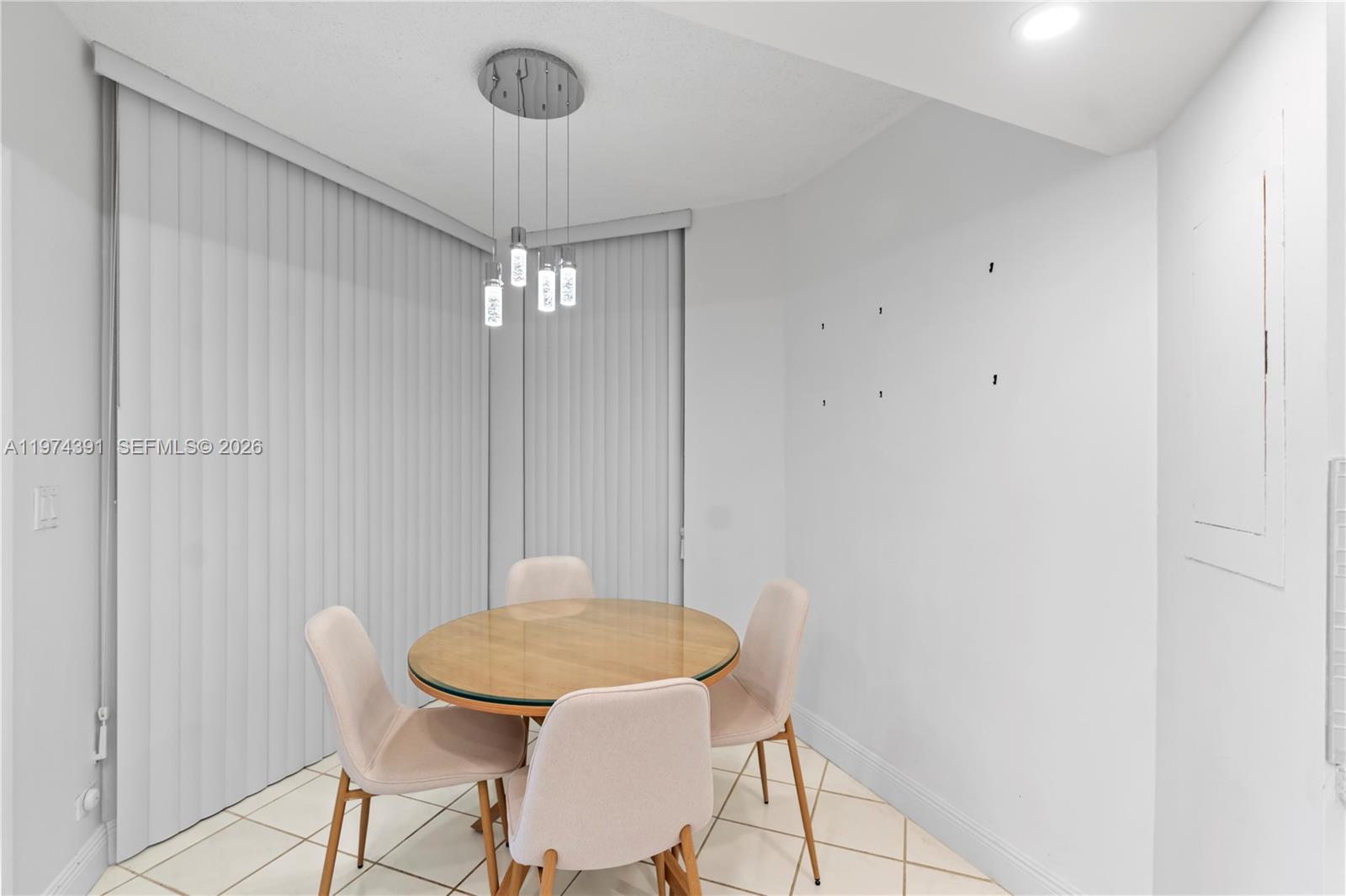 20191 E Country Club Dr # 407