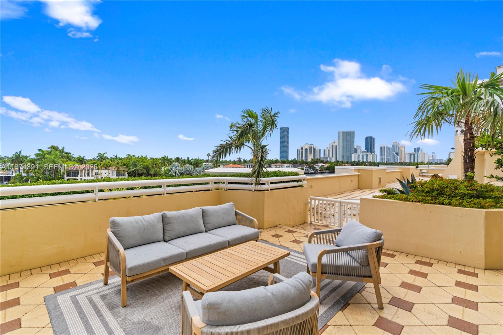 20191 E Country Club Dr # 407