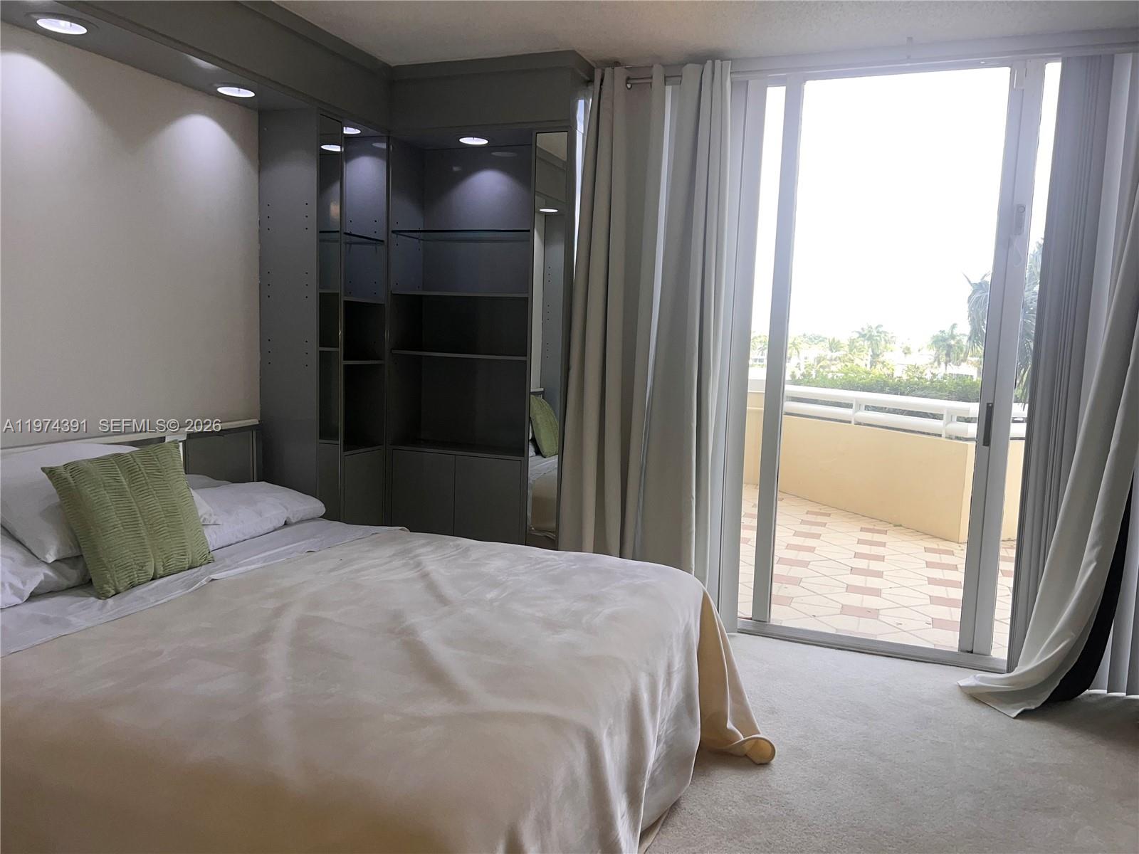 20191 E Country Club Dr # 407