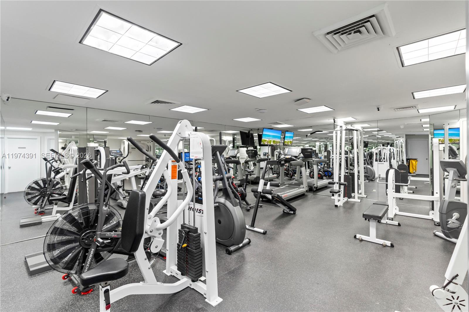 20191 E Country Club Dr # 407