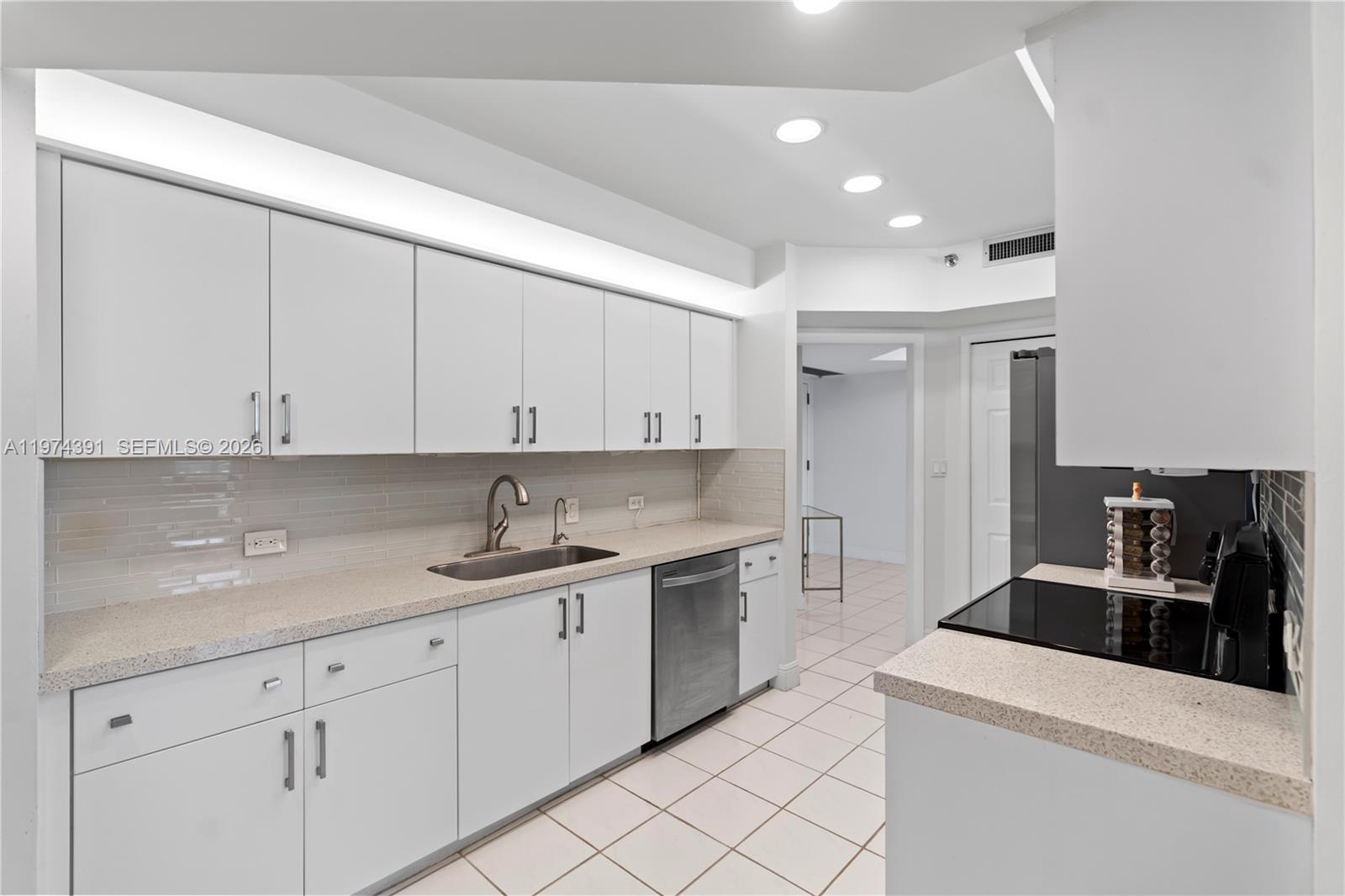 20191 E Country Club Dr # 407