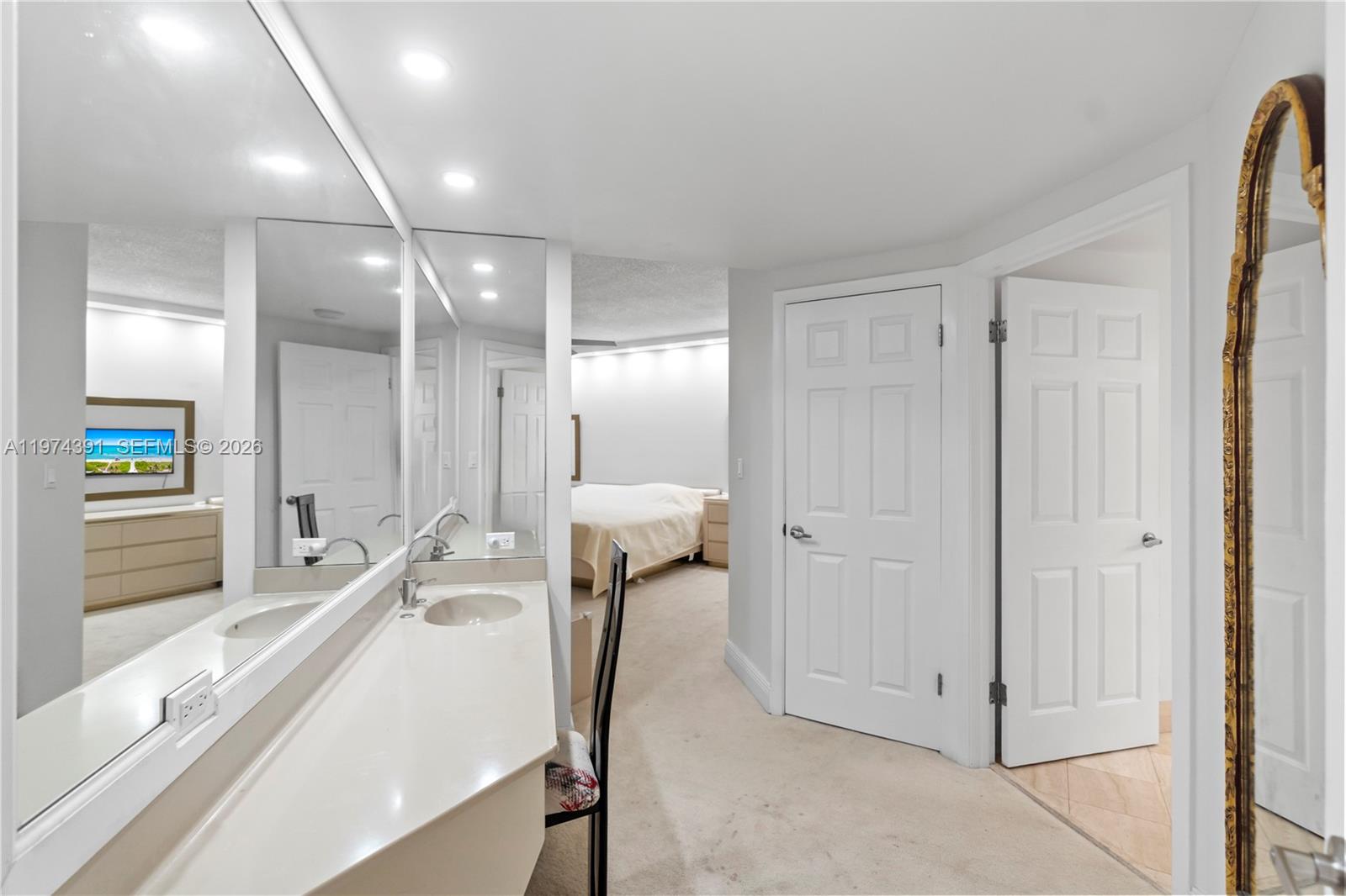 20191 E Country Club Dr # 407