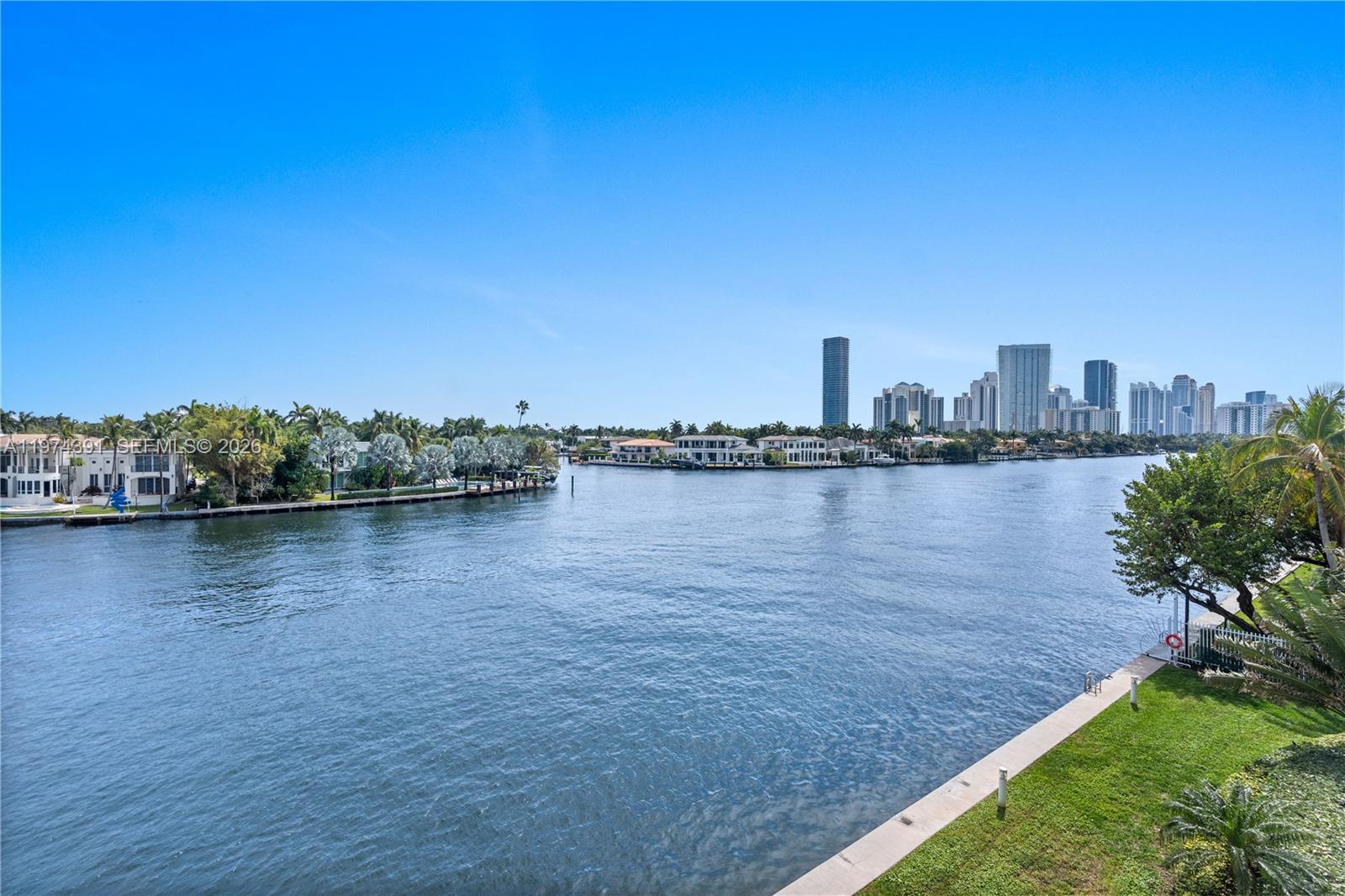 20191 E Country Club Dr # 407