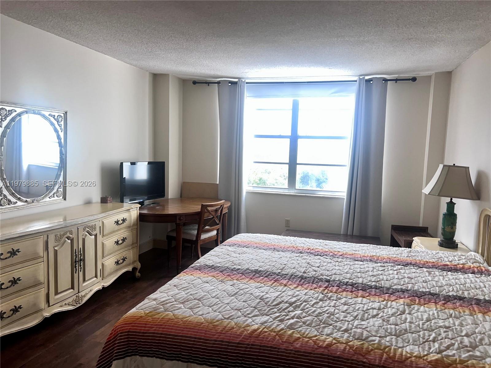 2801 NE 183rd St # 507W