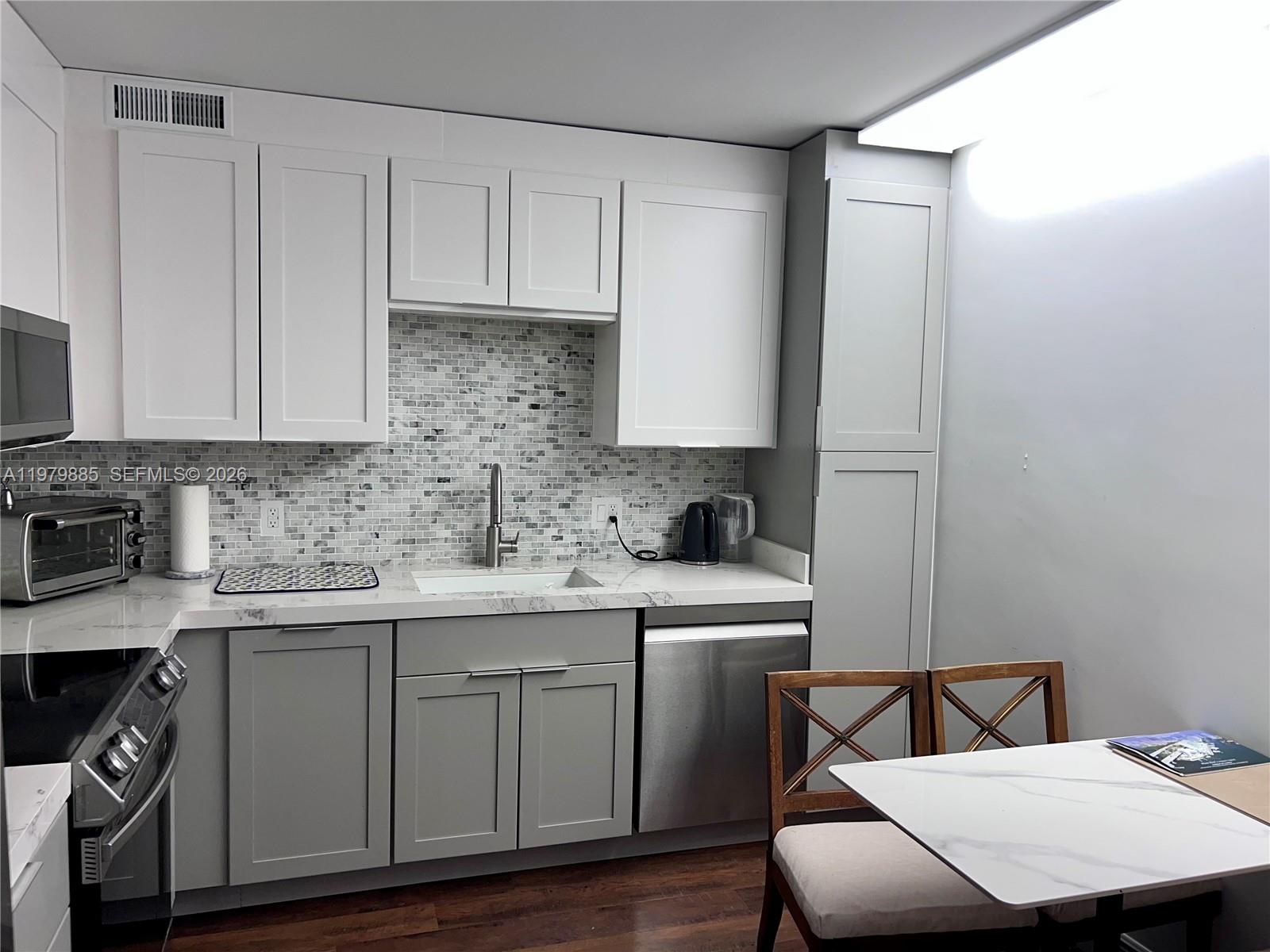 2801 NE 183rd St # 507W