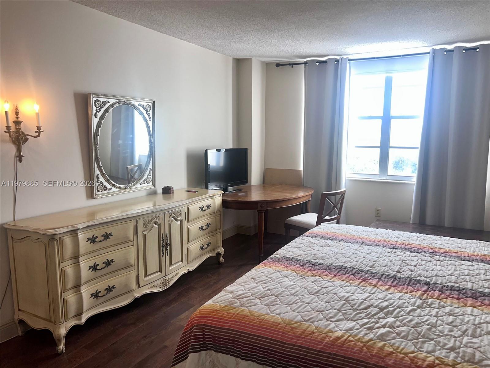 2801 NE 183rd St # 507W