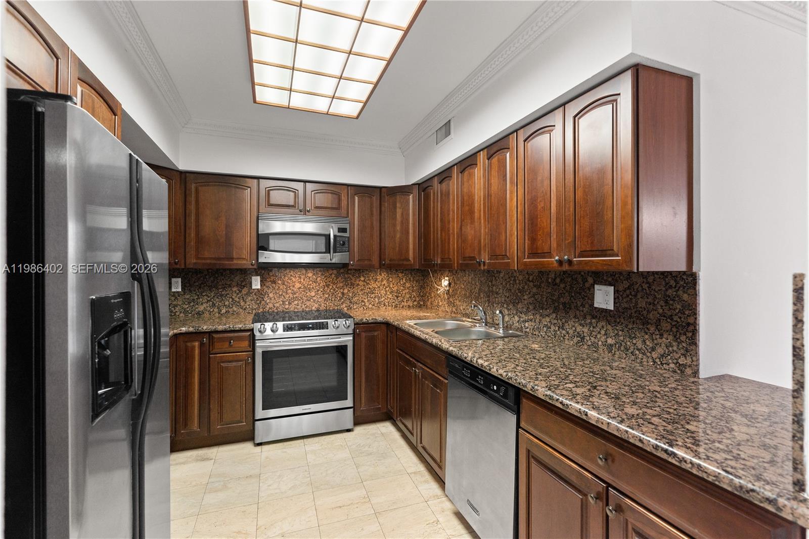 3600 Mystic Pointe Dr # 310