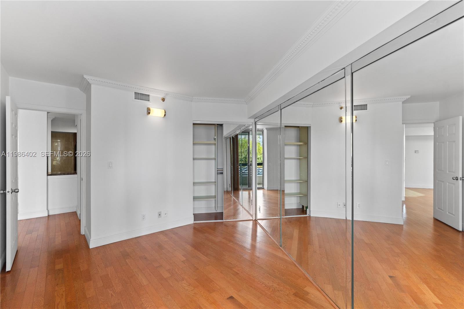 3600 Mystic Pointe Dr # 310