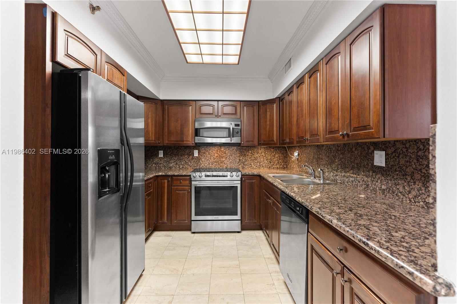 3600 Mystic Pointe Dr # 310