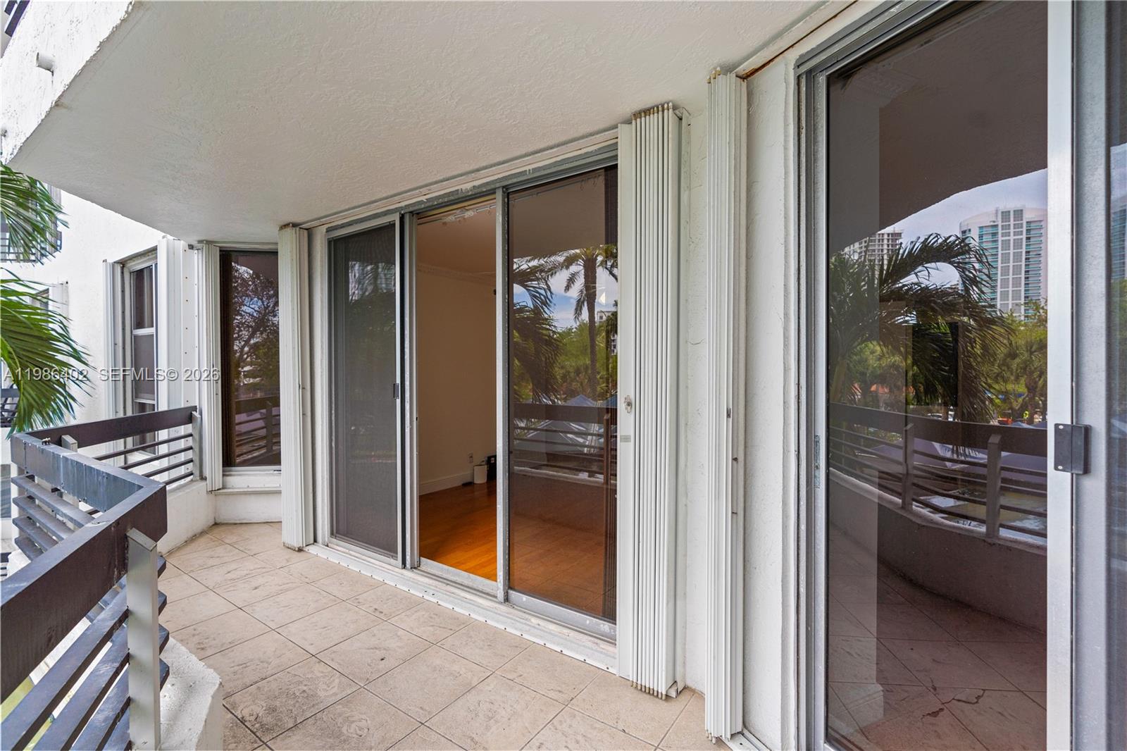 3600 Mystic Pointe Dr # 310