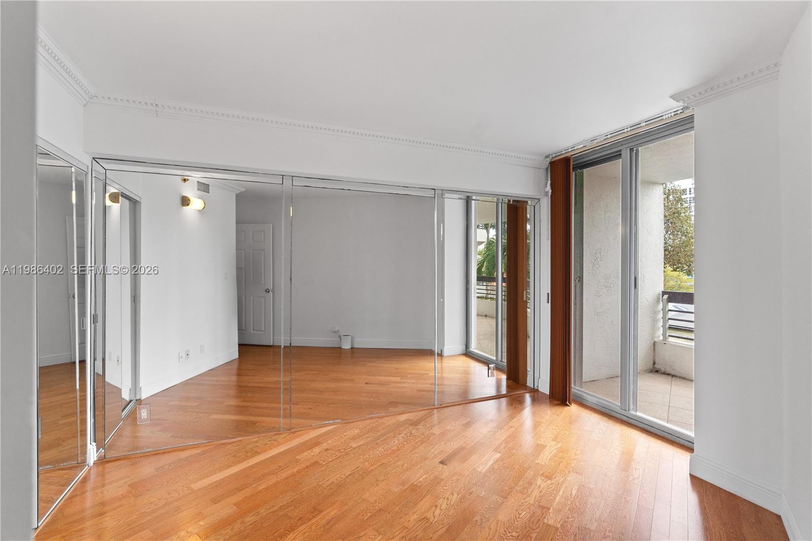 3600 Mystic Pointe Dr # 310