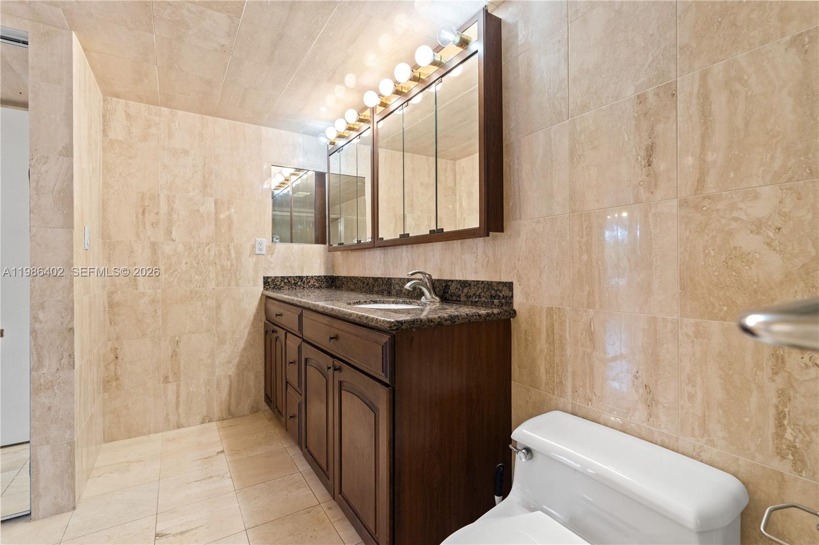 3600 Mystic Pointe Dr # 310