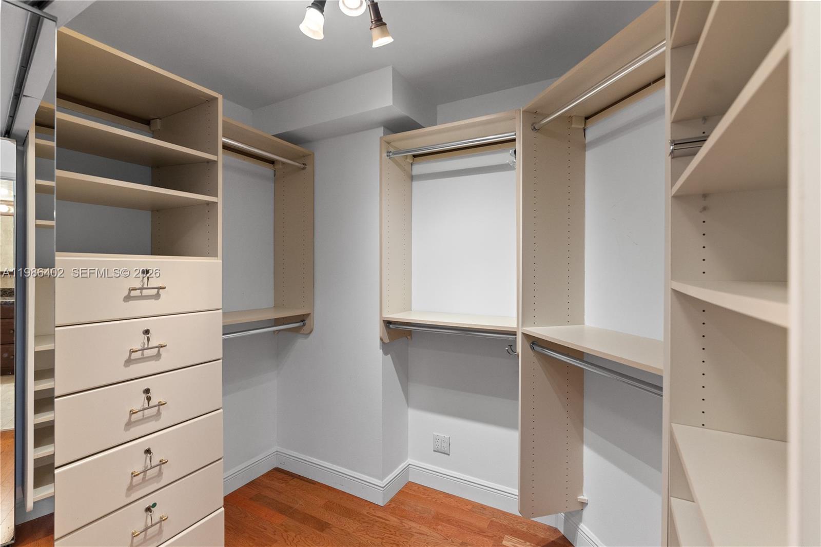 3600 Mystic Pointe Dr # 310