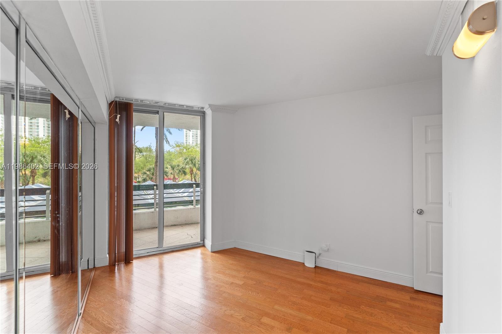 3600 Mystic Pointe Dr # 310