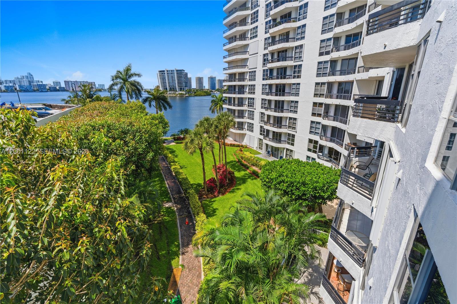 3600 Mystic Pointe Dr # 513