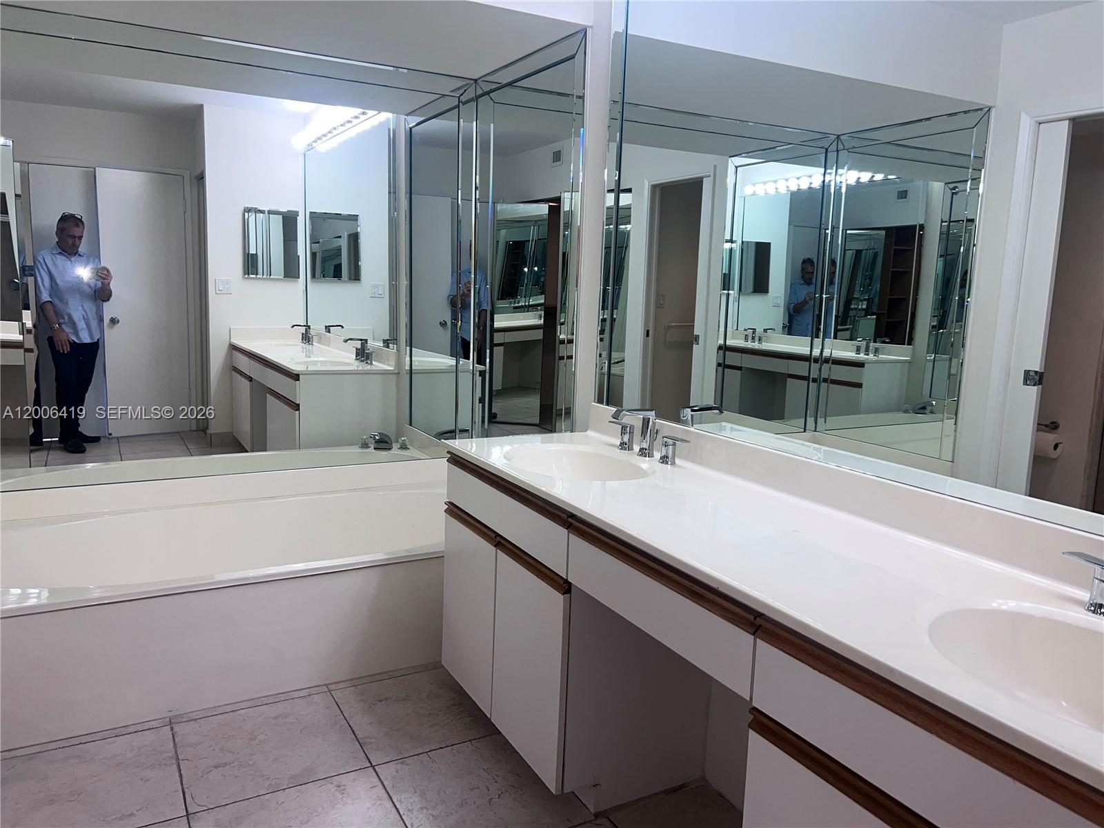 3600 Mystic Pointe Dr # 511