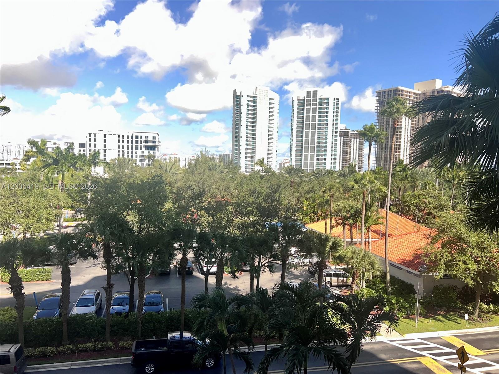 3600 Mystic Pointe Dr # 511