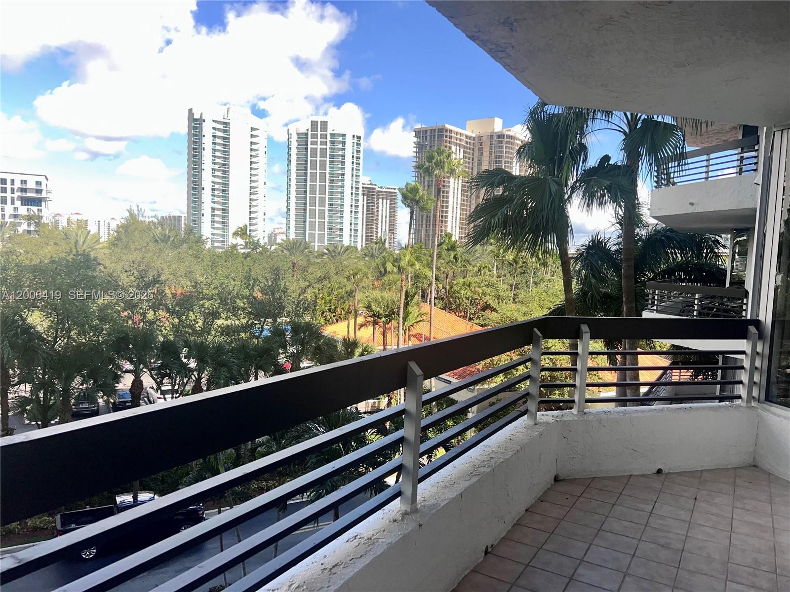 3600 Mystic Pointe Dr # 511
