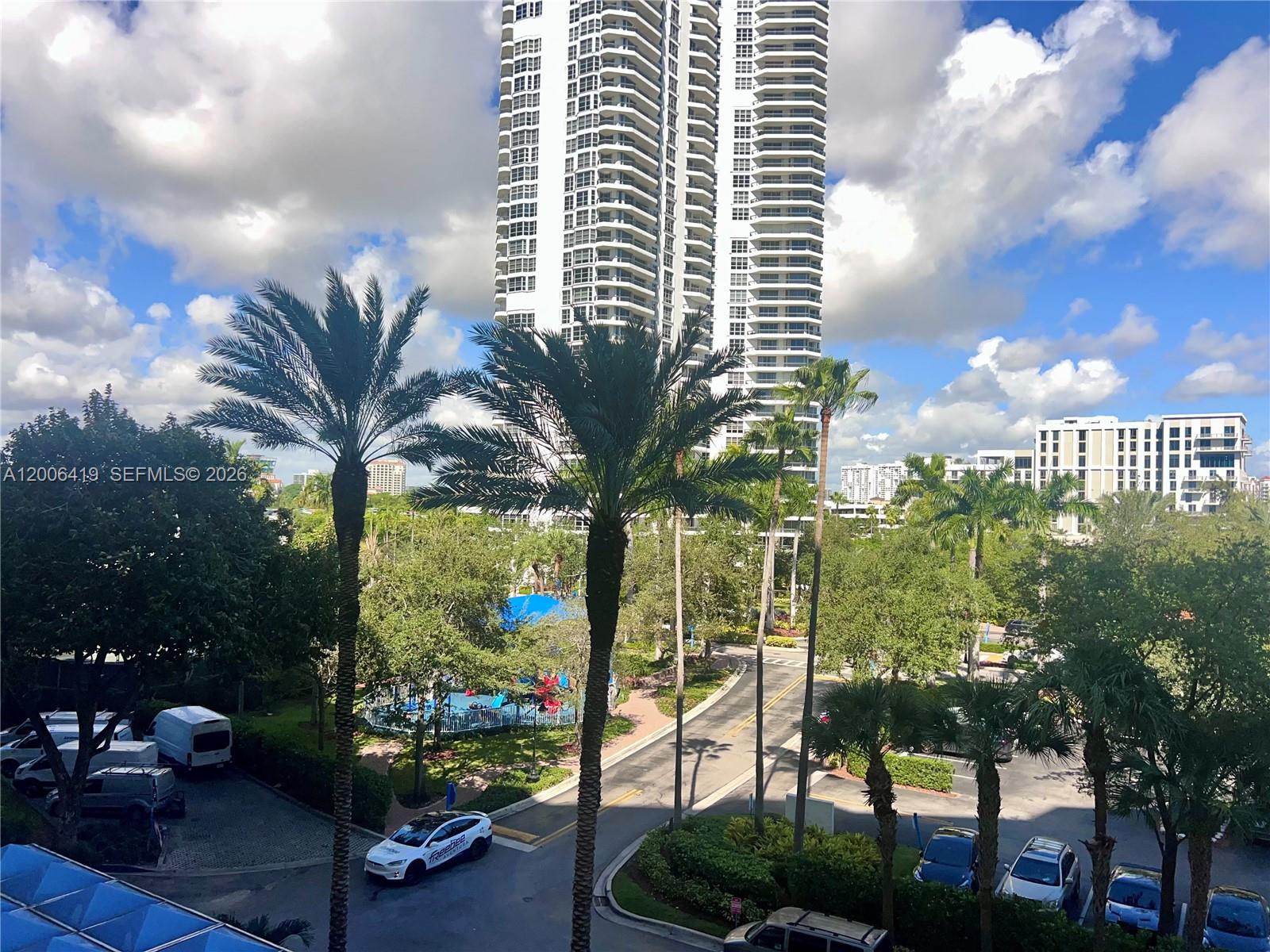 3600 Mystic Pointe Dr # 511