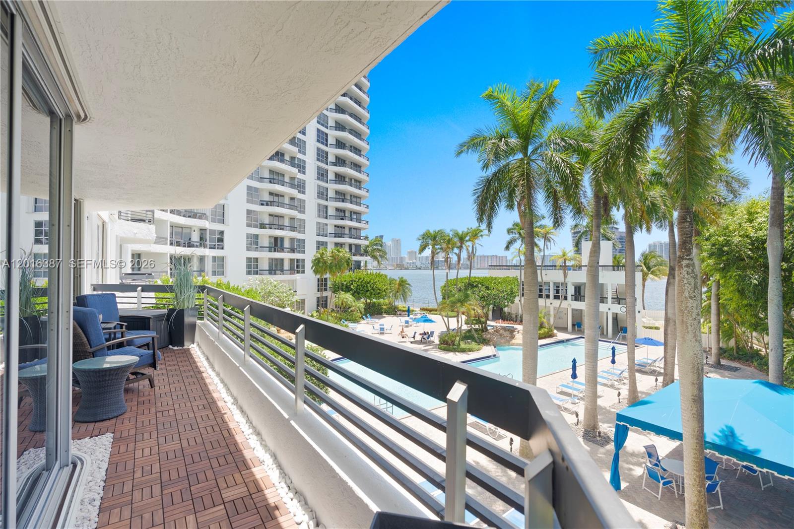 3600 Mystic Pointe Dr # 306