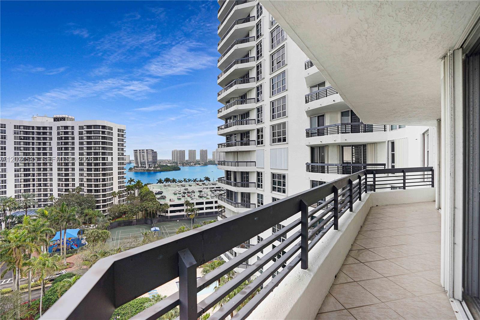 3500 Mystic Pointe Dr # 1206