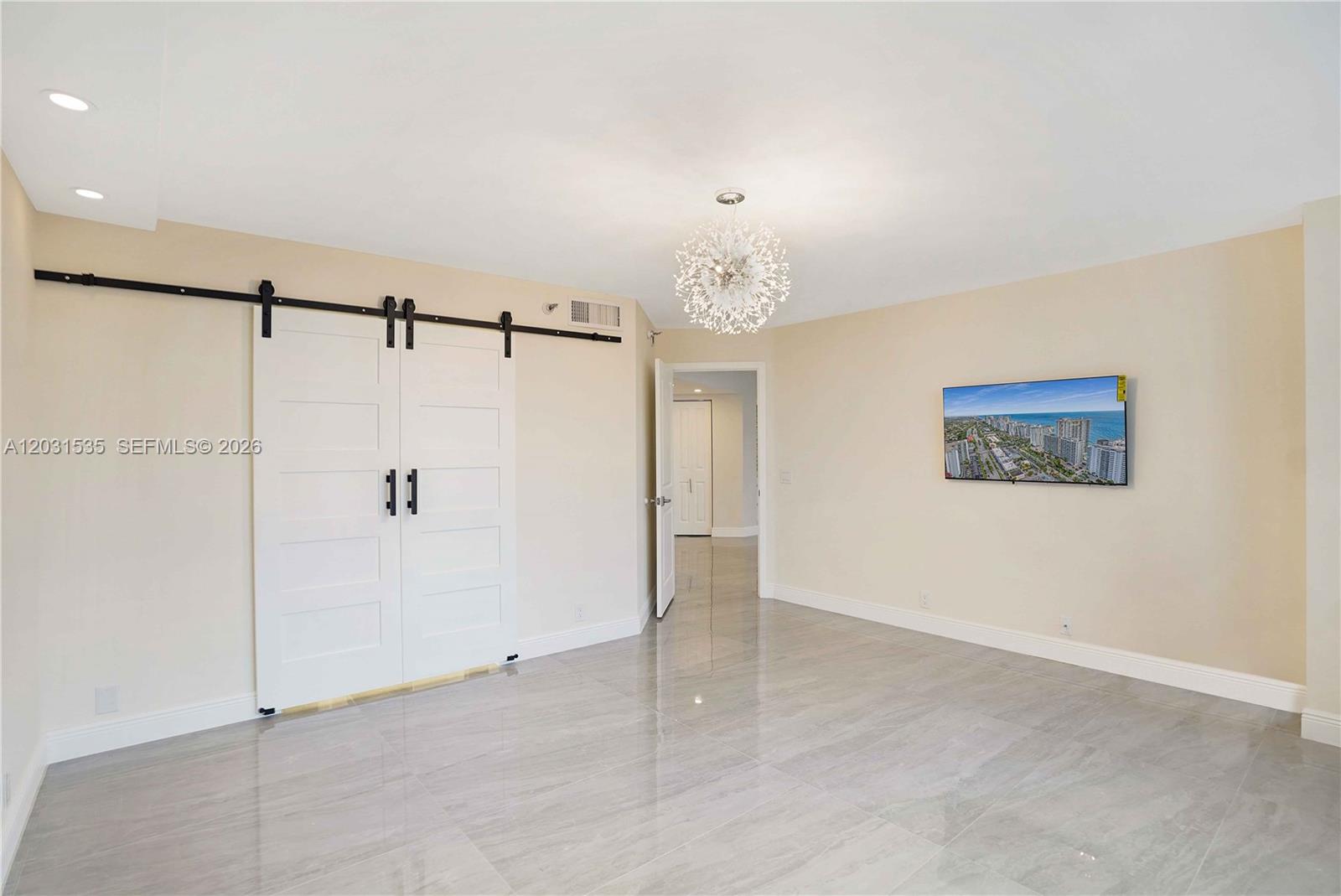 3500 Mystic Pointe Dr # 1206
