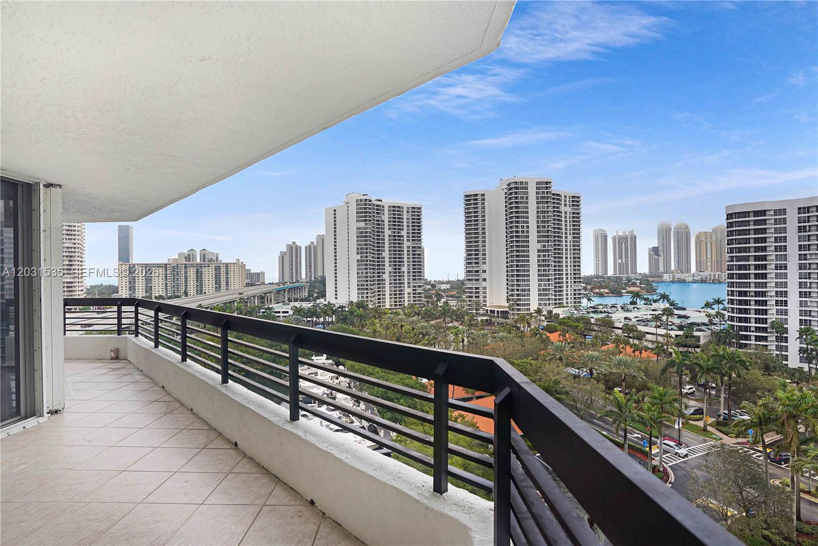 3500 Mystic Pointe Dr # 1206