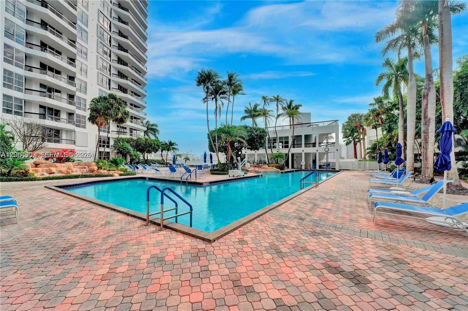 3600 Mystic Pointe Dr # 1207