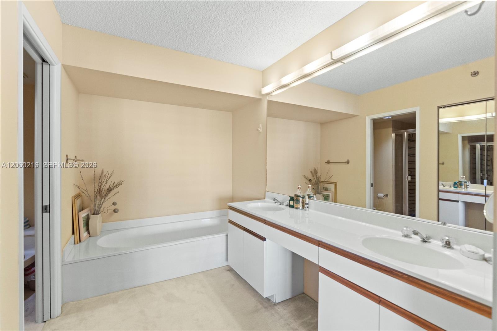 3600 Mystic Pointe Dr # 1111