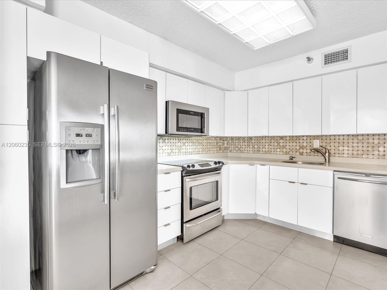 3530 Mystic Pointe Dr # 1004