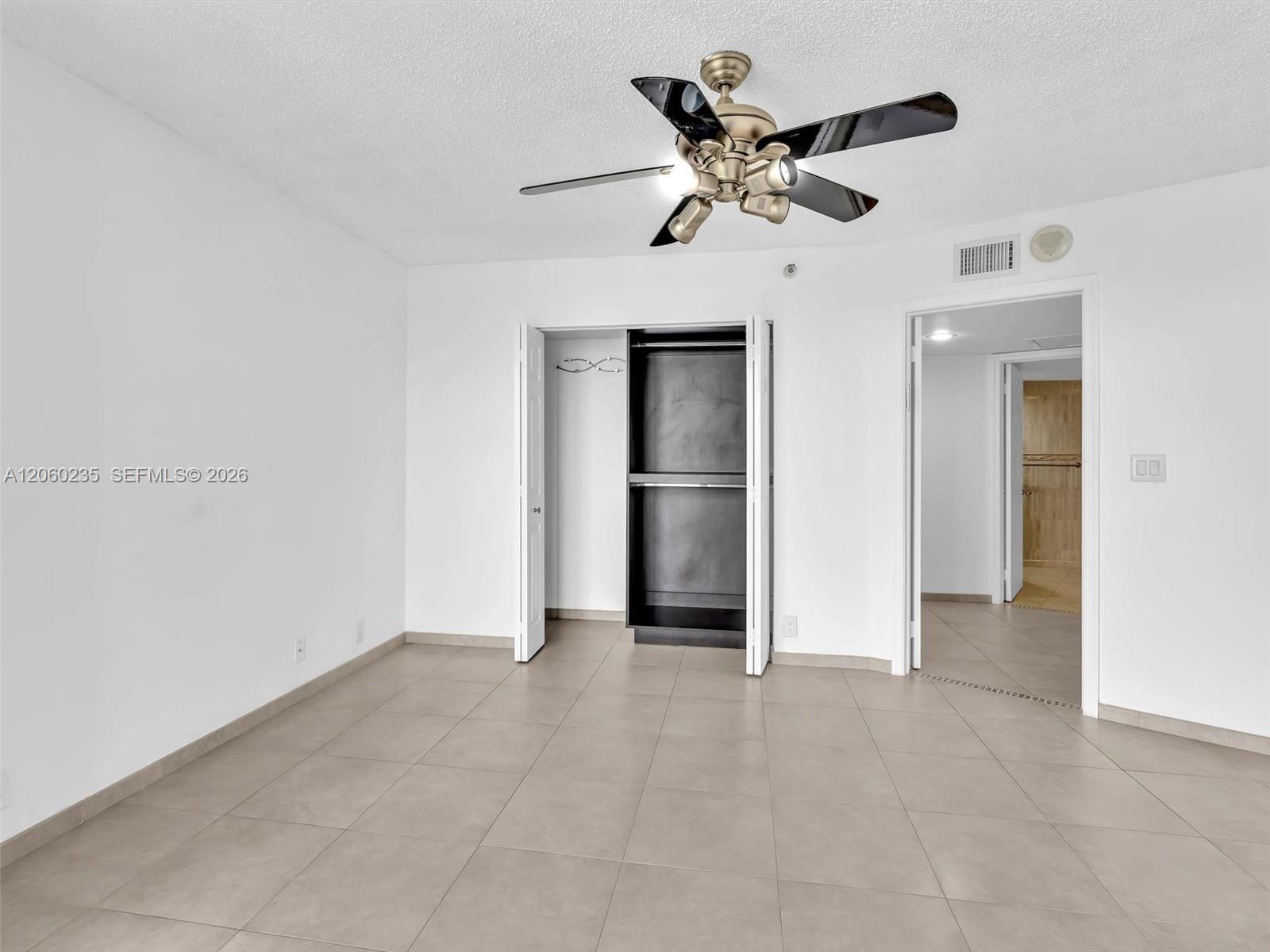 3530 Mystic Pointe Dr # 1004