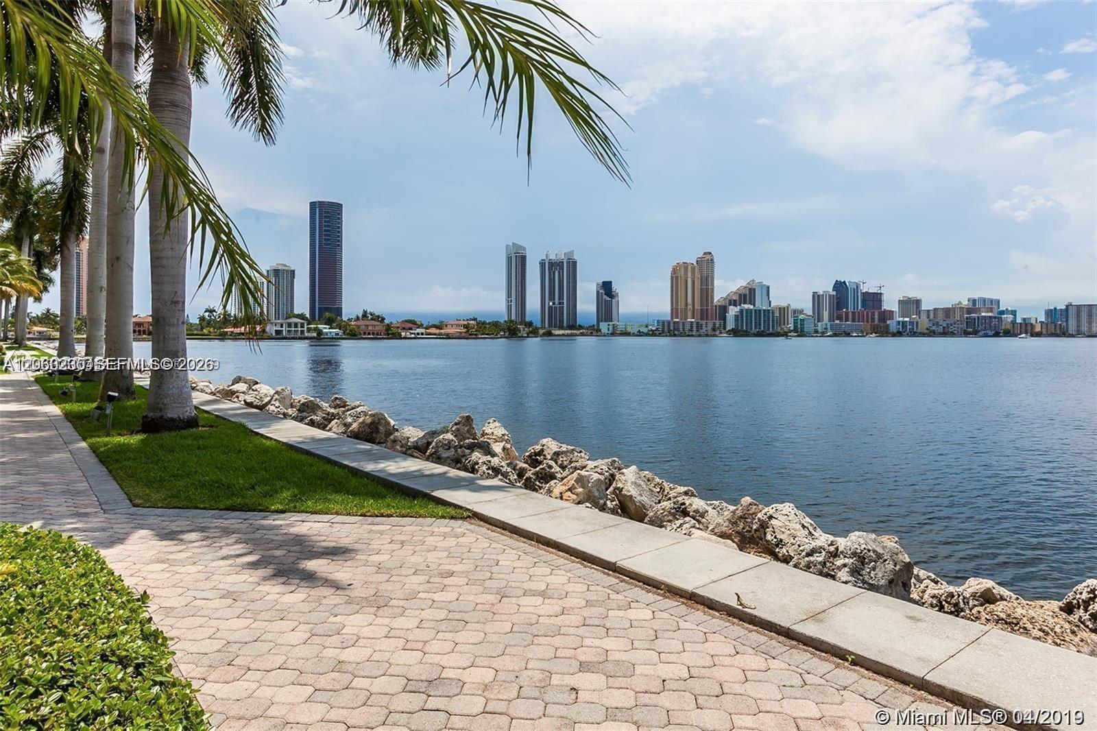 3530 Mystic Pointe Dr # 1004