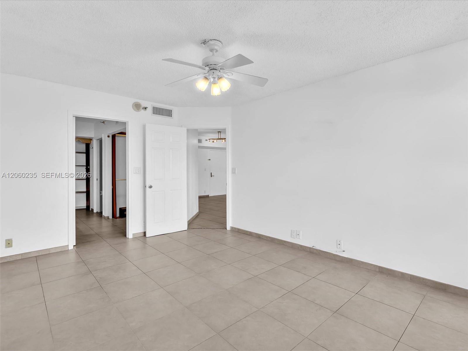 3530 Mystic Pointe Dr # 1004