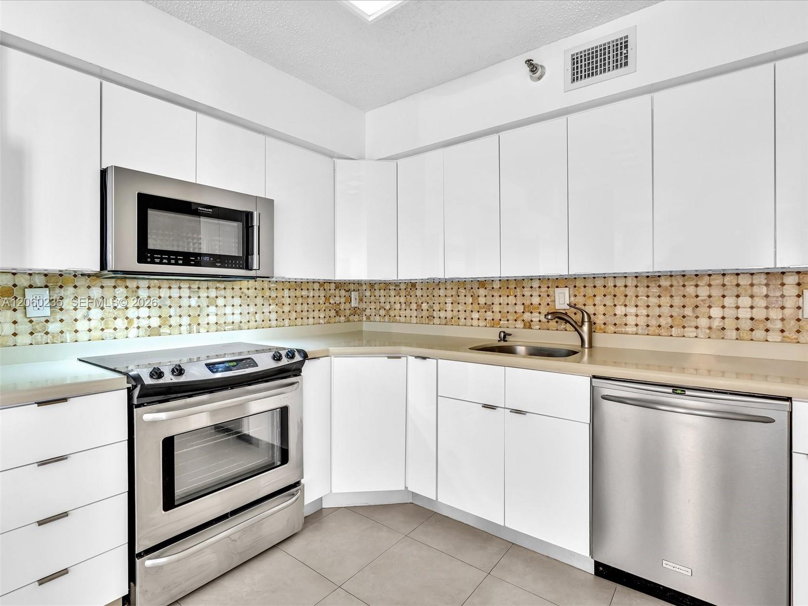 3530 Mystic Pointe Dr # 1004
