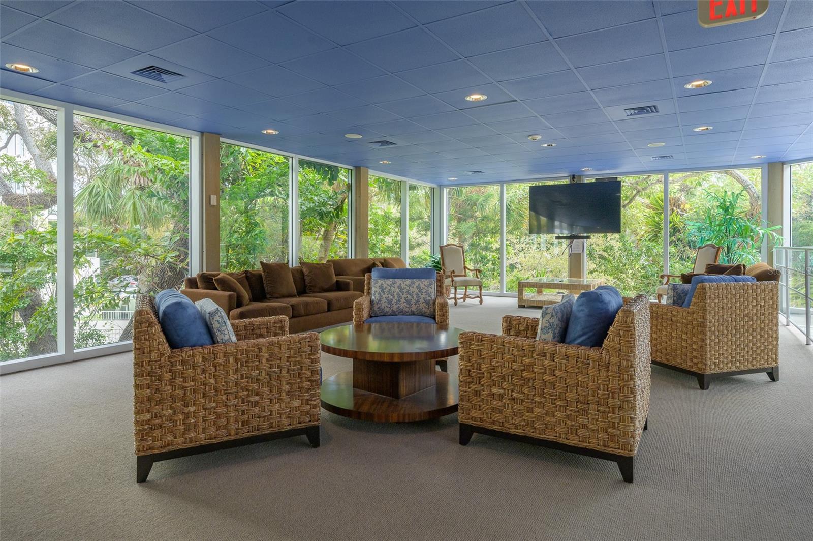 1660 SUMMERHOUSE LN #102