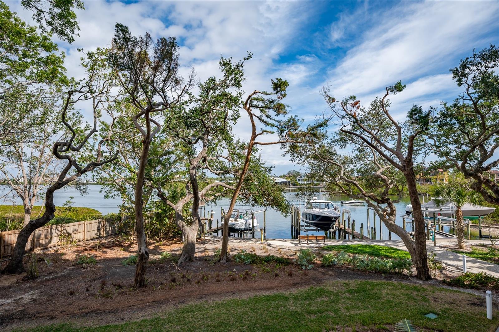 1660 SUMMERHOUSE LN #102