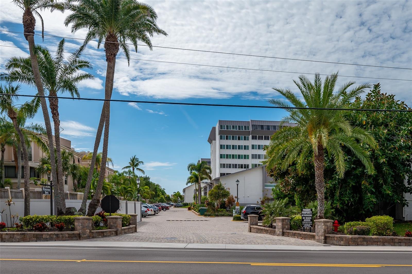 1660 SUMMERHOUSE LN #102