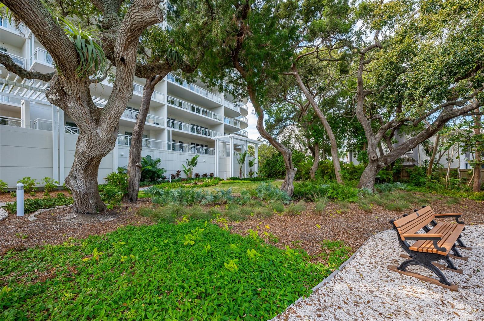 1660 SUMMERHOUSE LN #102