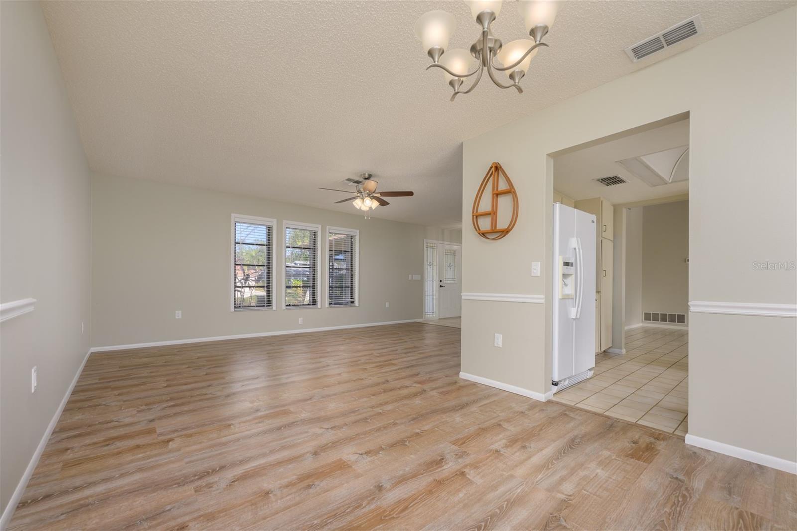 4434 MEADOW CREEK CIR