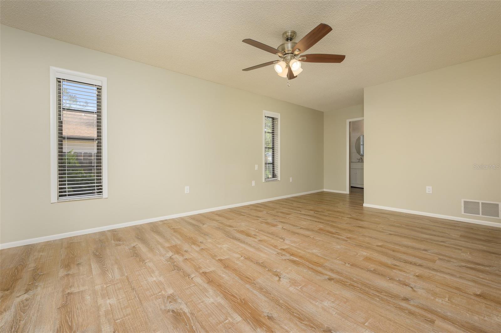 4434 MEADOW CREEK CIR