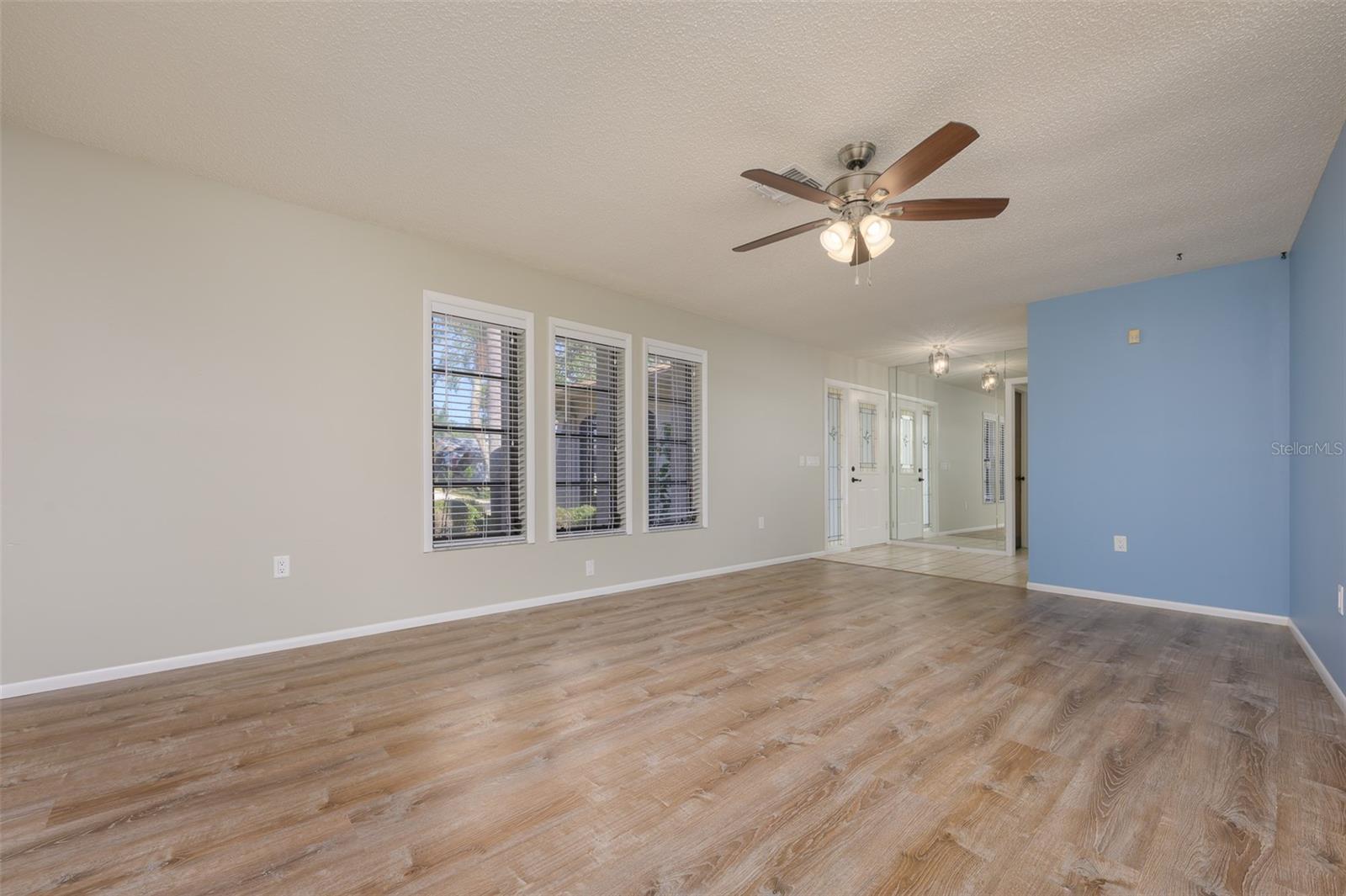 4434 MEADOW CREEK CIR