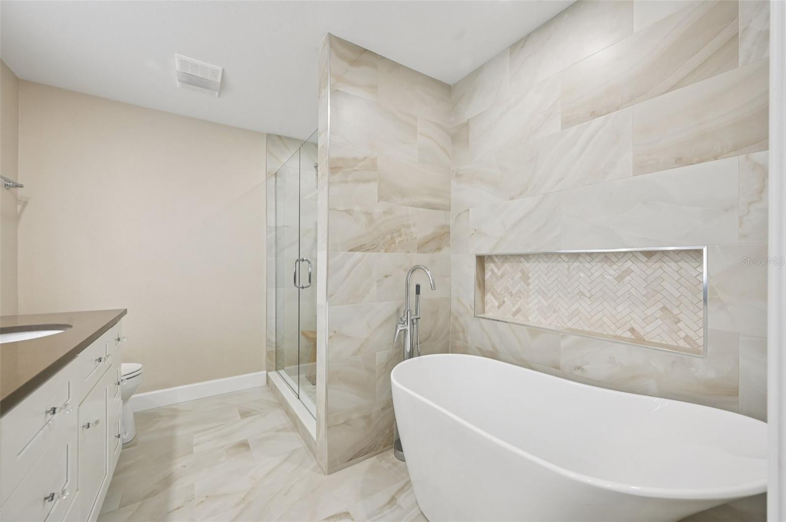 3641 GLENEAGLE DR #12D