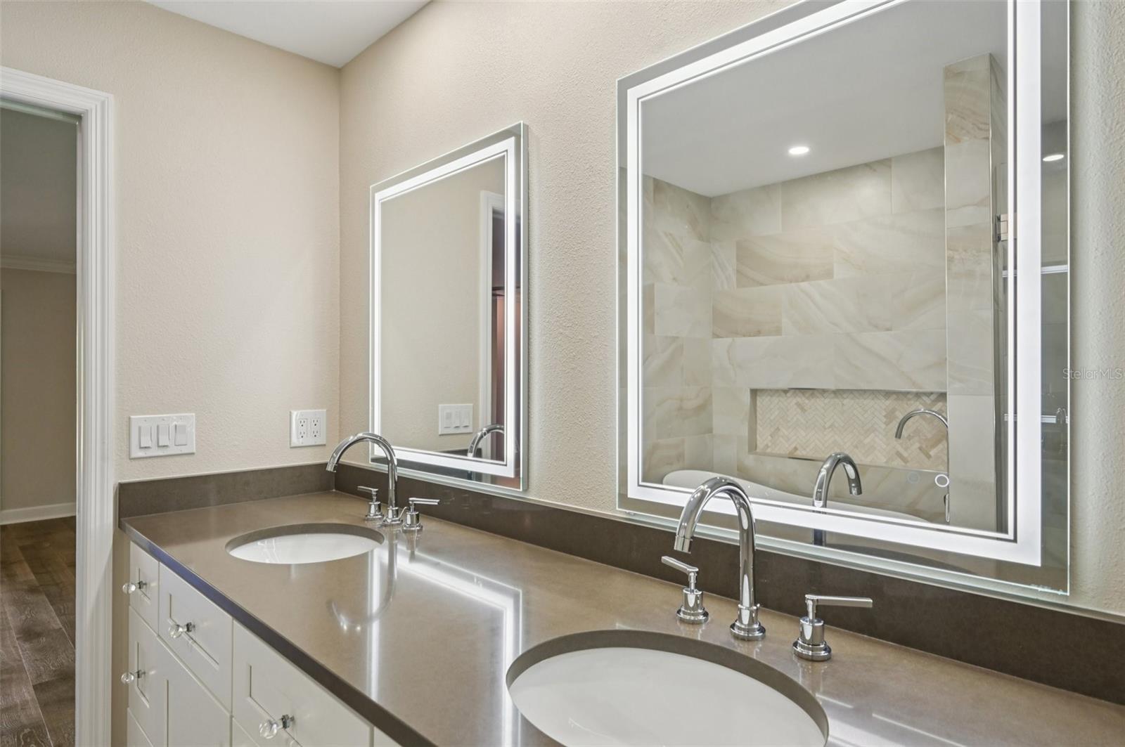 3641 GLENEAGLE DR #12D