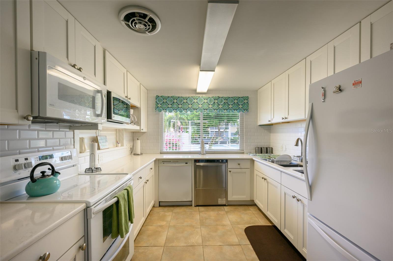 1350 N PORTOFINO DR #208